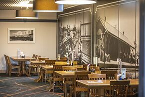 Nightcap at Atherton Hotel