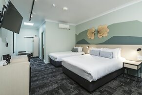 Nightcap at Atherton Hotel