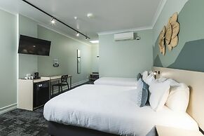 Nightcap at Atherton Hotel