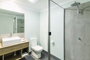 Nightcap at Atherton Hotel