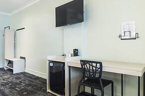 Nightcap at Atherton Hotel