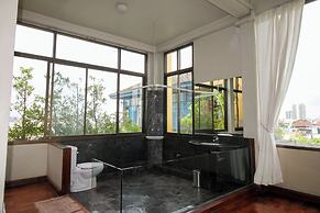 Sourire at Rattanakosin Island