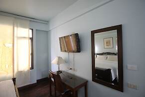 Sourire at Rattanakosin Island