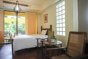 Sourire at Rattanakosin Island