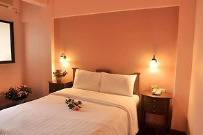 Sourire at Rattanakosin Island