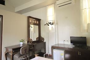 Sourire at Rattanakosin Island