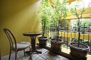 Sourire at Rattanakosin Island