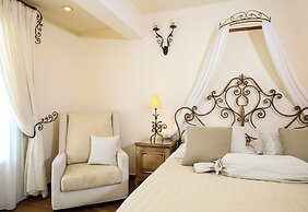 Villa Isabella Studios & Suites