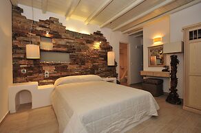 Villa Isabella Studios & Suites