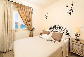 Villa Isabella Studios & Suites