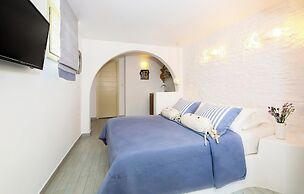 Villa Isabella Studios & Suites