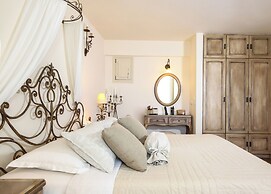 Villa Isabella Studios & Suites