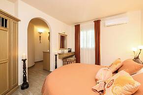 Villa Isabella Studios & Suites