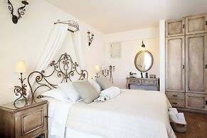 Villa Isabella Studios & Suites