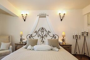 Villa Isabella Studios & Suites