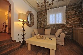 Villa Isabella Studios & Suites