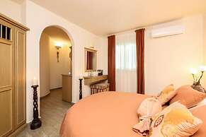 Villa Isabella Studios & Suites