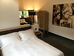 Sevenmaze Charming House