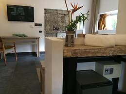 Sevenmaze Charming House