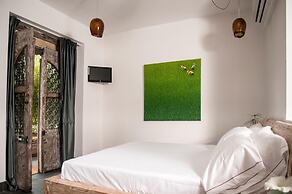 Sevenmaze Charming House