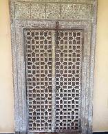 Sevenmaze Charming House