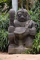 Sevenmaze Charming House