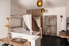 Sevenmaze Charming House