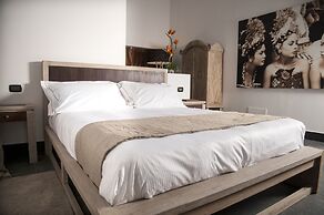 Sevenmaze Charming House