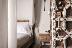 Sevenmaze Charming House