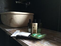 Sevenmaze Charming House