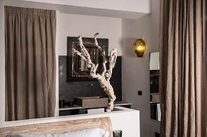 Sevenmaze Charming House