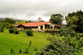 Termales del Bosque & Hot Springs