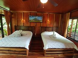 Hotel Heliconias Nature Inn & Hot Springs