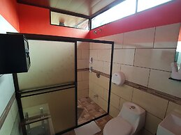 Hotel Heliconias Nature Inn & Hot Springs