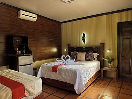 Hotel Heliconias Nature Inn & Hot Springs