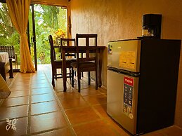 Hotel Heliconias Nature Inn & Hot Springs