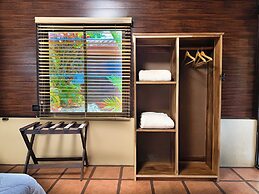 Hotel Heliconias Nature Inn & Hot Springs