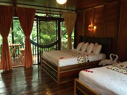 Hotel Heliconias Nature Inn & Hot Springs