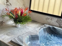 Hotel Heliconias Nature Inn & Hot Springs