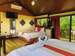 Hotel Heliconias Nature Inn & Hot Springs