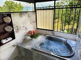 Hotel Heliconias Nature Inn & Hot Springs