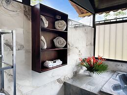 Hotel Heliconias Nature Inn & Hot Springs