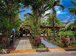 Hotel Heliconias Nature Inn & Hot Springs