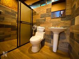 Hotel Heliconias Nature Inn & Hot Springs