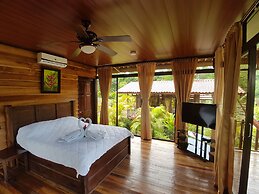 Hotel Heliconias Nature Inn & Hot Springs