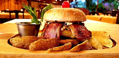 Hotel Heliconias Nature Inn & Hot Springs