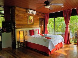 Hotel Heliconias Nature Inn & Hot Springs