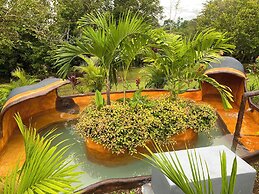 Hotel Heliconias Nature Inn & Hot Springs