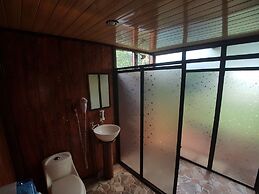 Hotel Heliconias Nature Inn & Hot Springs