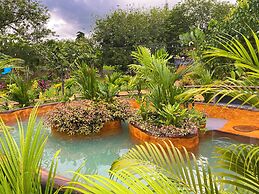 Hotel Heliconias Nature Inn & Hot Springs